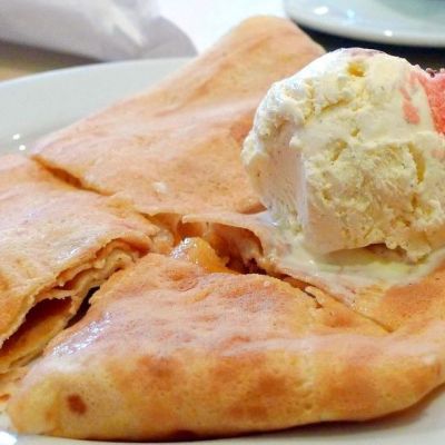 Ρολάκια κρέπας με παγωτό και μαρμέλαδα βερίκοκο