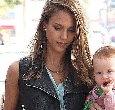 Jessica Alba: Περνώντας τη μέρα με τις κόρες της