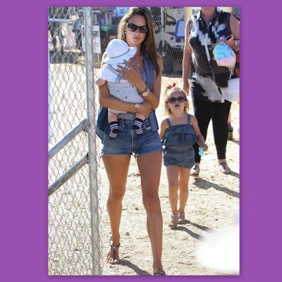 Alessandra Ambrosio και Anja: Μαμά και κόρη στα τζιν!