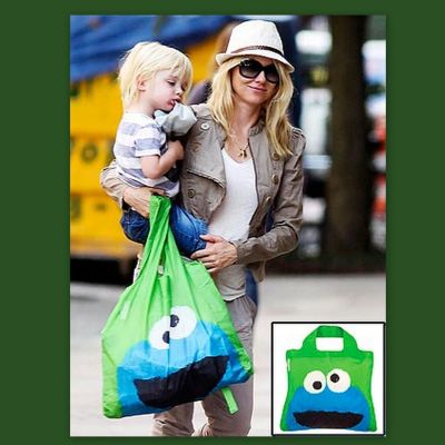 Η τρομερή τσάντα του γιου της Naomi Watts