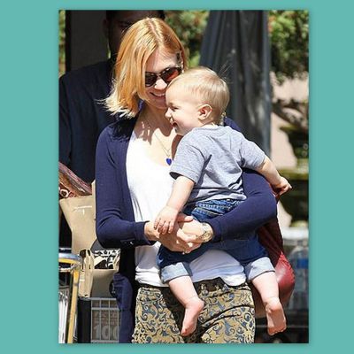 January Jones: Διασκεδάζοντας με το γιο της