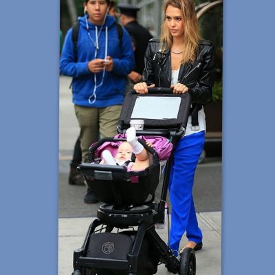 Το trendy καροτσάκι της Jessica Alba