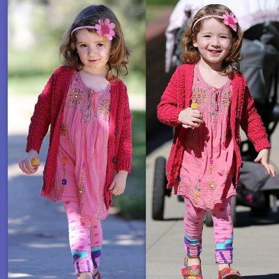 Η κόρη της Alyson Hannigan ποζάρει γλυκά στο φακό