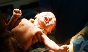 Άνδρας έκανε μήνυση στη γυναίκα του γιατί ήταν άσχημο το μωρό!