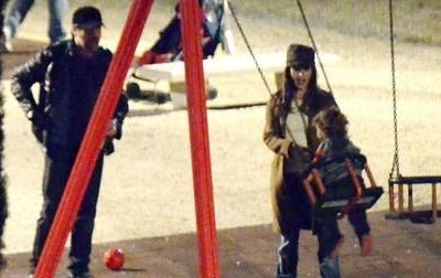 Penelope Cruz – Javier Bardem: Παίζοντας στην παιδική χαρά με το Leo