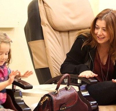 Alyson Hannigan: Μανικιούρ – πεντικιούρ με τη Satyana
