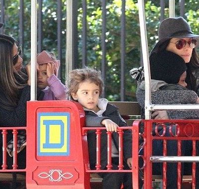 Sandra Bullock – Camila Alves McConaughey: Βόλτες με το τρενάκι και τα παιδιά τους
