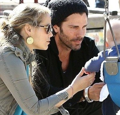 Elizabeth Berkley: Μια γλυκιά νέα μανούλα!