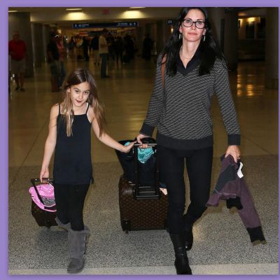 Courteney Cox – Coco: Μαμά και κόρη ταξιδεύουν με στιλ