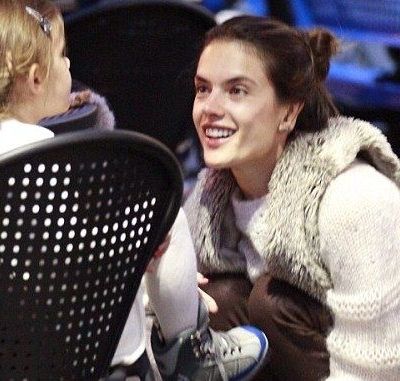 Alessandra Ambrosio: Πατινάζ με την κόρη της