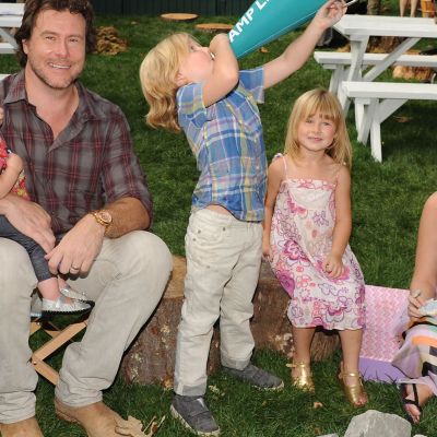 Η Tori Spelling μας παρουσιάζει τις πιο ξεχωριστές στιγμές της οικογένειάς της (βίντεο)