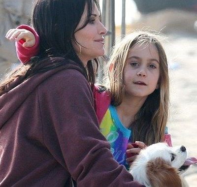 Courteney Cox: Με την κόρη της στα πλατό του Cougar Town