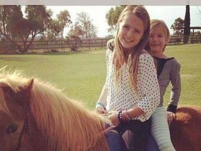 Οι κόρες της Jennie Garth διασκεδάζουν στην φάρμα