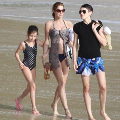 Stephanie Seymour: Στην παραλία με τα παιδιά της