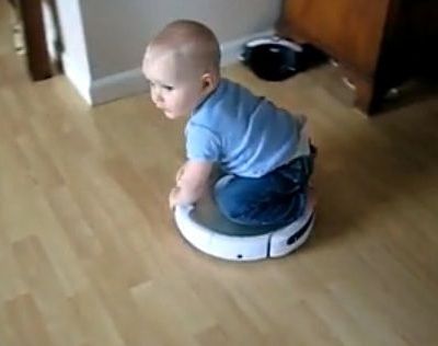 Βόλτα στο σπίτι καβάλα στην σκούπα!