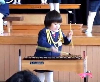 Τους τρέλανε όλους στη σχολική παράσταση!