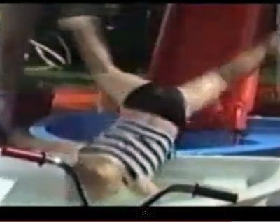 Άτυχες στιγμές για γέλια στην παιδική χαρά!