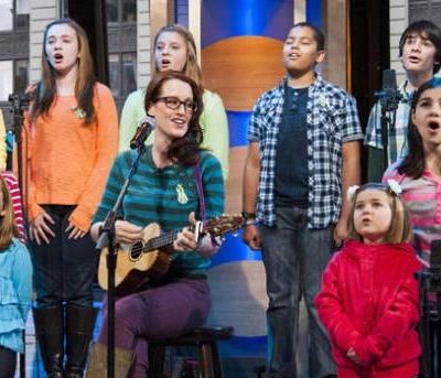 Τα παιδιά που επέζησαν της τραγωδίας του Sandy Hook ηχογράφησαν τραγούδι για καλό σκοπό!