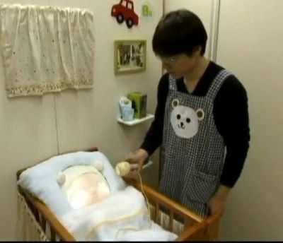 Το ρομποτικό μωρό που φτιάχτηκε για να αυξηθούν οι γεννήσεις στην Ιαπωνία!