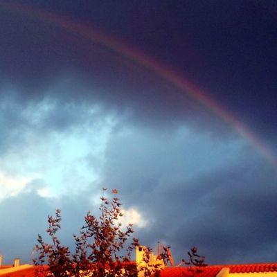 Καταγγέλλω οτι στο τέλος του Ουράνιου Τόξου δεν έχει χρυσάφι!