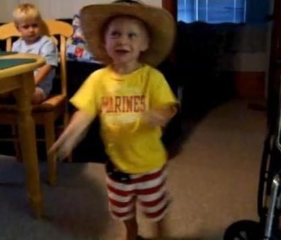 Ο μικρότερος fan της Country μουσικής!