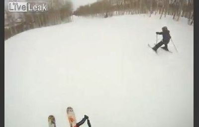 Αμόλησε το πιτσιρίκι στην πλαγιά για να μάθει σκι και του φώναζε pizza!