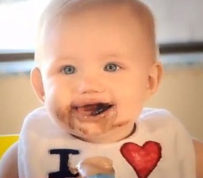 Μωρά τρώνε παγωτό για πρώτη φορά και...