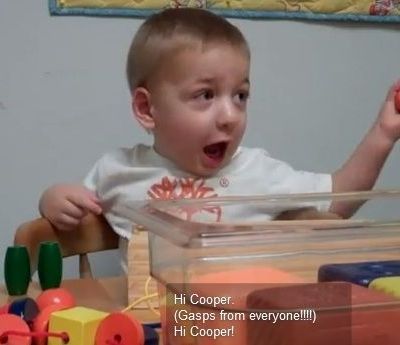 Ο Cooper στα 2 του ακούει για πρώτη φορά τη φωνή της μαμάς του!