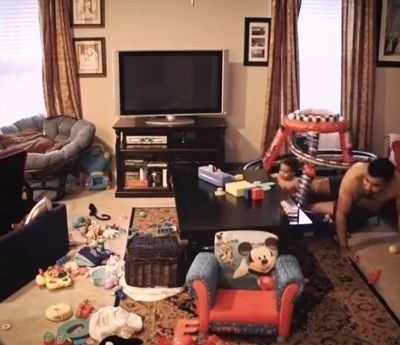 Η μαμά λείπει! Δείτε τι κάνουν μπαμπάς και γιος!