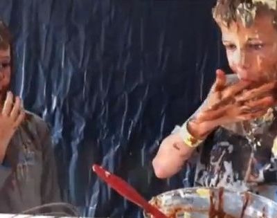 Ξεκίνησαν να φτιάχνουν ένα σοκολατένιο brownie αλλά...