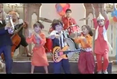 Ο 5χρονος που τραγουδάει σε 4 γλώσσες και πάει για ρεκόρ Guinness!