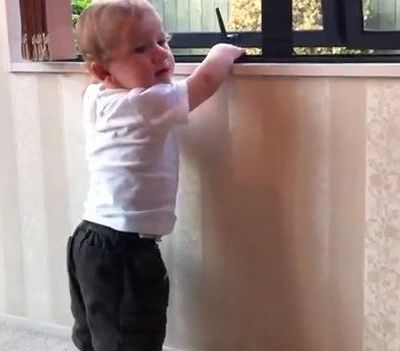 Δεν μπορείτε να φανταστείτε τι θα κάνει αυτός ο πιτσιρίκος!