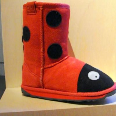 Οι μπότες πασχαλίτσες που έχουν ξετρελάνει τις πιτσιρίκες των celebrities