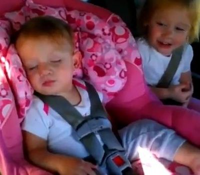 Κοιμάται γαλήνια μέχρι τη στιγμή που...