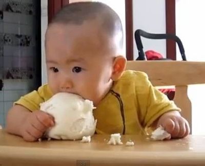 Φοβερό μωρό για πολλά γέλια!