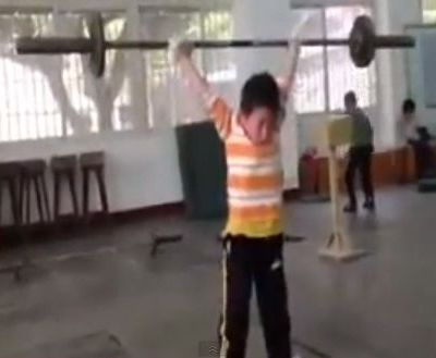 Είναι μόλις 6 χρονών και εντυπωσιάζει στην Άρση Βαρών!