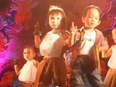 Σκίζουν τα 4χρονα χορεύοντας "Sexy Love"