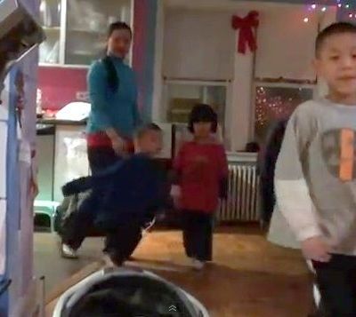 Μια ολόκληρη οικογένεια τρελαμένη με το Kung Fu!