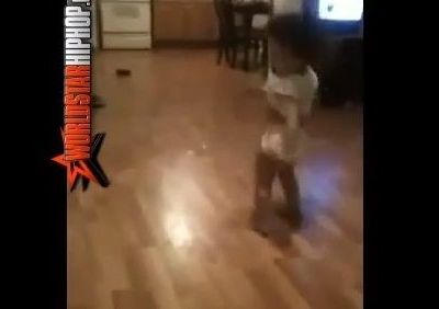 Δεν θα πιστεύετε τι κούνημα κάνει αυτό το πιτσιρίκι!