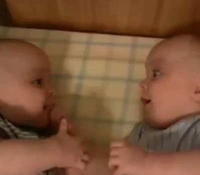 Τα πιο όμορφα γέλια μωρών σε ένα βίντεο!