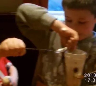 Τρία παιδιά και μόνο ένα παγωτό! Δείτε τι γίνεται!