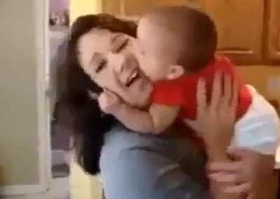 Μα τι κάνει αυτό το μωρό;