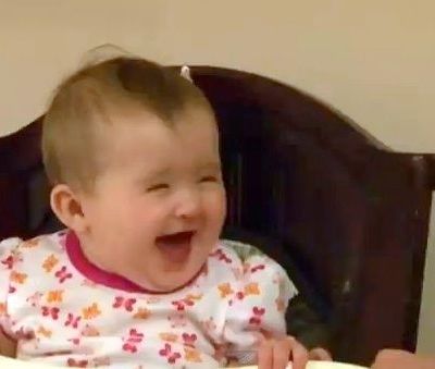 Τρελαίνεται όταν η αδερφή της κάνει....