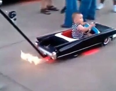 Έχετε δει πιο μουράτο παιδικό όχημα;