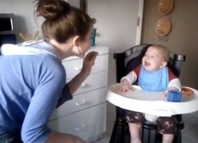 Ξεκαρδίζεται όταν ακούει τη λέξη...σταφύλι!