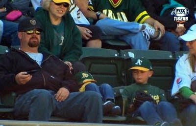 Δεν πάει το μυαλό σας γιατί κρύβεται ο πιτσιρίκος!