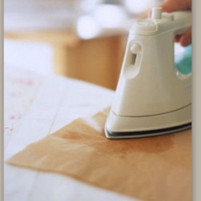 Ωχ… λεκές από κερί! Πώς θα φύγει;