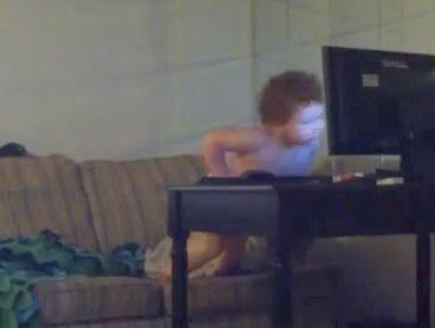 Κολλημένος στην οθόνη για τον...