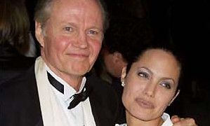 Γιον Βόιτ: «Εμαθα από το διαδίκτυο για τη διπλή μαστεκτομή της Αντζελίνα»