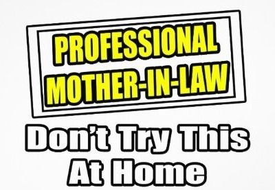 Πώς μια καλή μάνα, φτάνει να γίνει κακιά πεθερά; Οδηγίες για να μη κάνετε αυτά που κοροϊδεύετε!